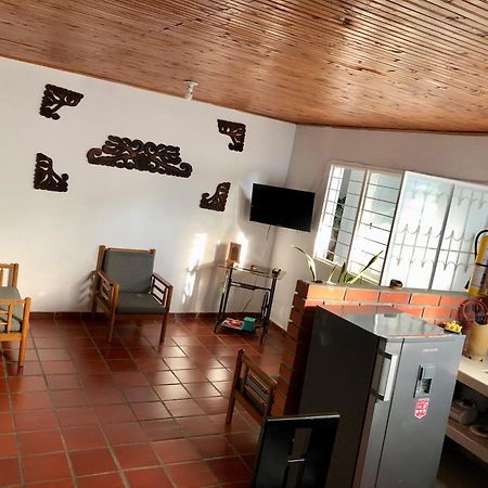 Hospedaje Los Capuchinos Socorro Eksteriør billede