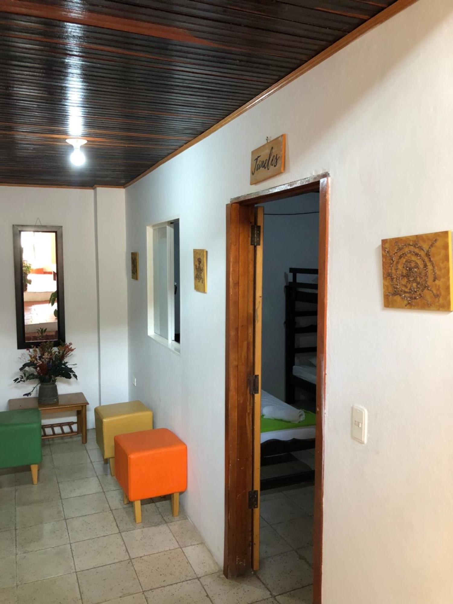 Hospedaje Los Capuchinos Socorro Eksteriør billede