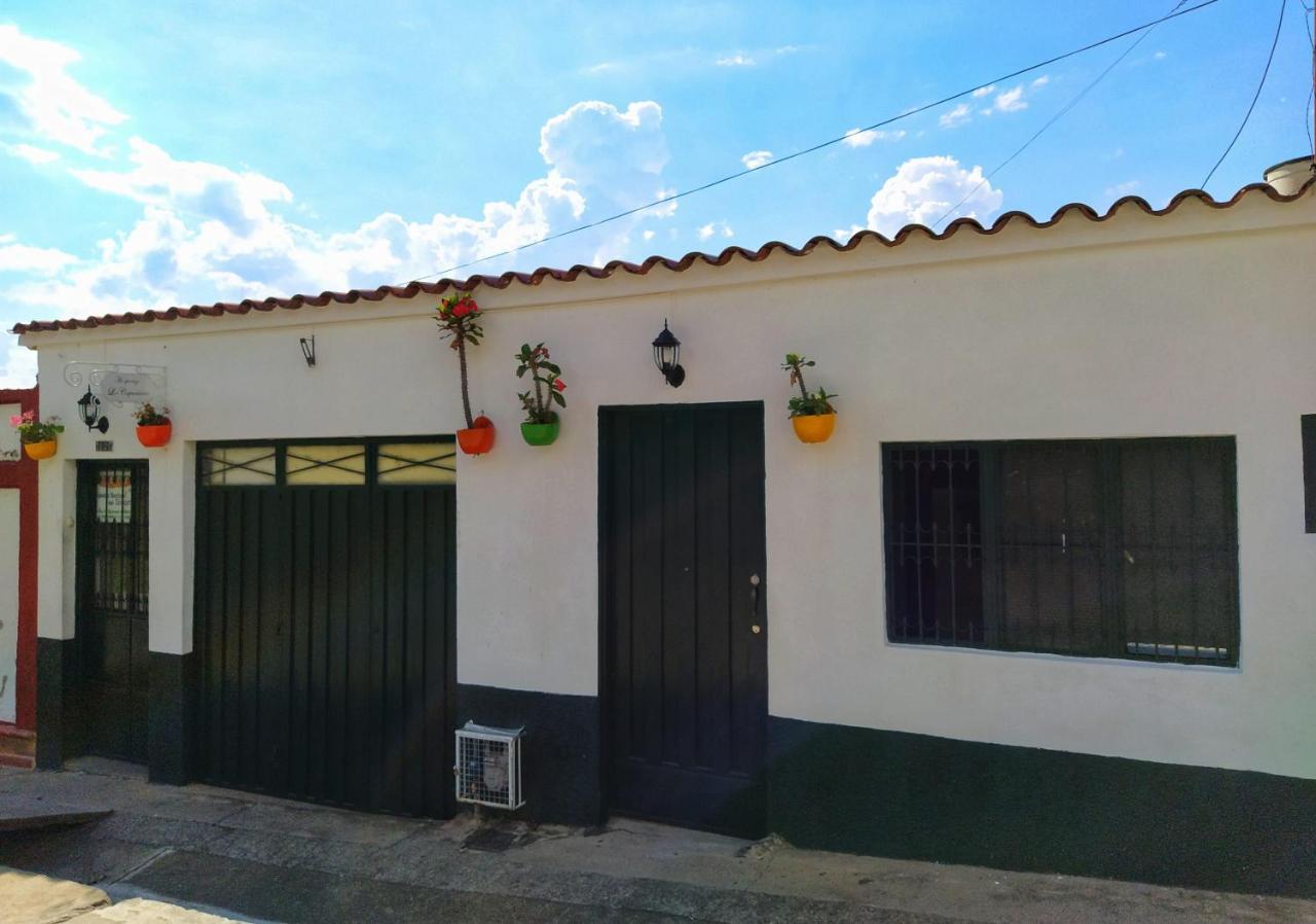 Hospedaje Los Capuchinos Socorro Eksteriør billede